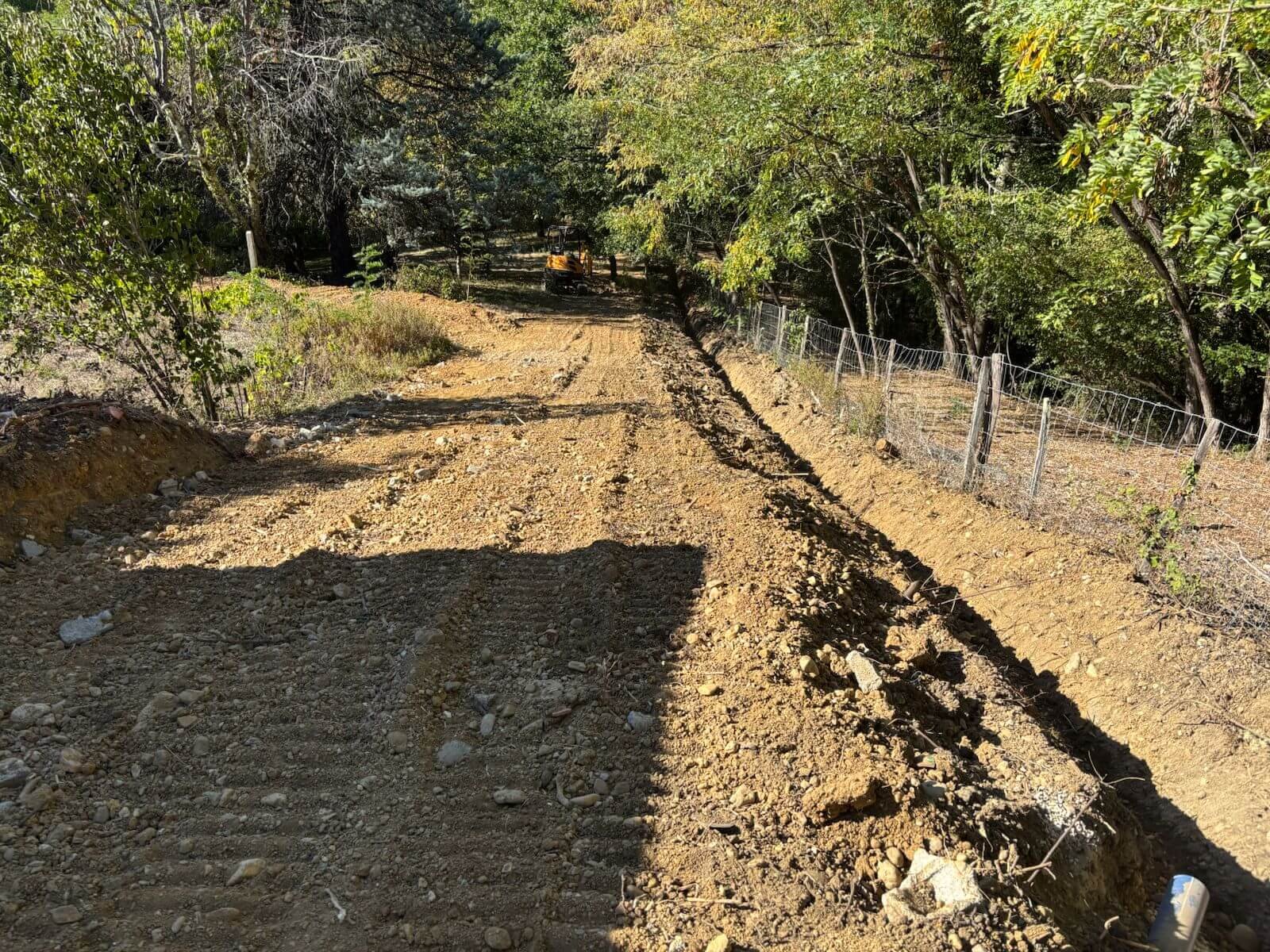 Réalisation d'un chemin d'accès ainsi que d'un fossé d'environ 100m de longueur à Lavaur