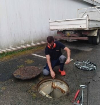 Détection d'une canalisation d'eaux usées.