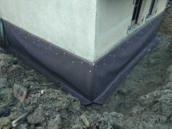 Pose d'un delta MS sur les soubassements d'une maison en rénovation à Montberon 31.