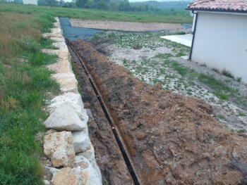 Réalisation d'un drainage avec la gamme Batidrain de chez ATE à Técou.