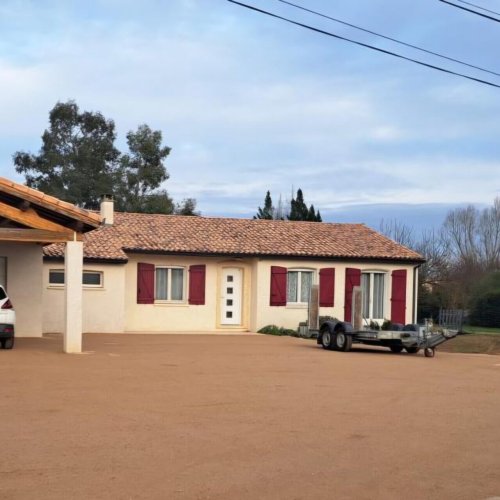 Réalisation d'un parking empierré de 400m² sur la commune de Técou dans le Tarn par l'entreprise M2 Diffusion.