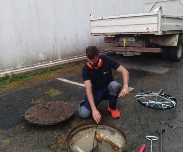 Détection d'une canalisation d'eaux usées.