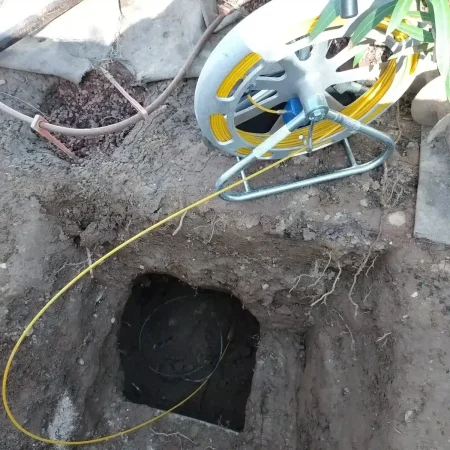 Aiguille de détection dans un fourreau fibre.