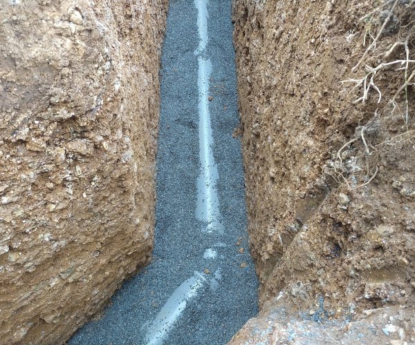Enrobage du tube d'évacuation du réseau pluvial à Lagrave